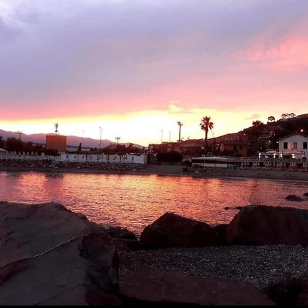 Casa Intera Indipendente Con Giardino Privato Villa Imperia Esterno foto